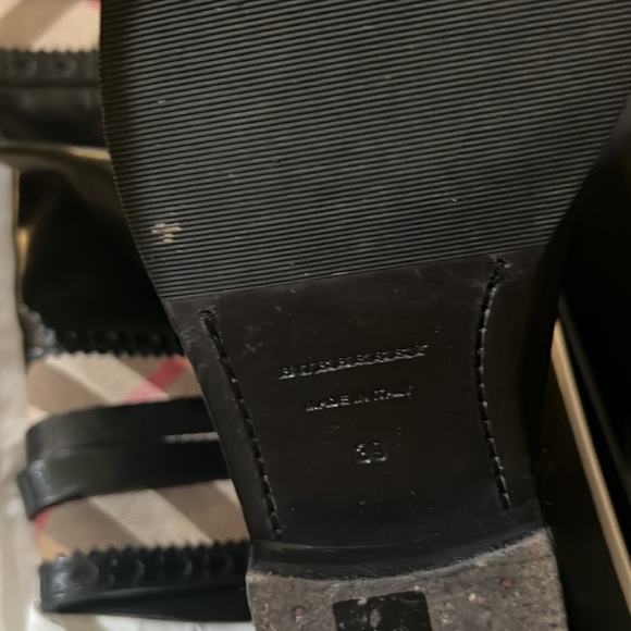 100 authentic Burberry women riding boot - Picture 3 of 8